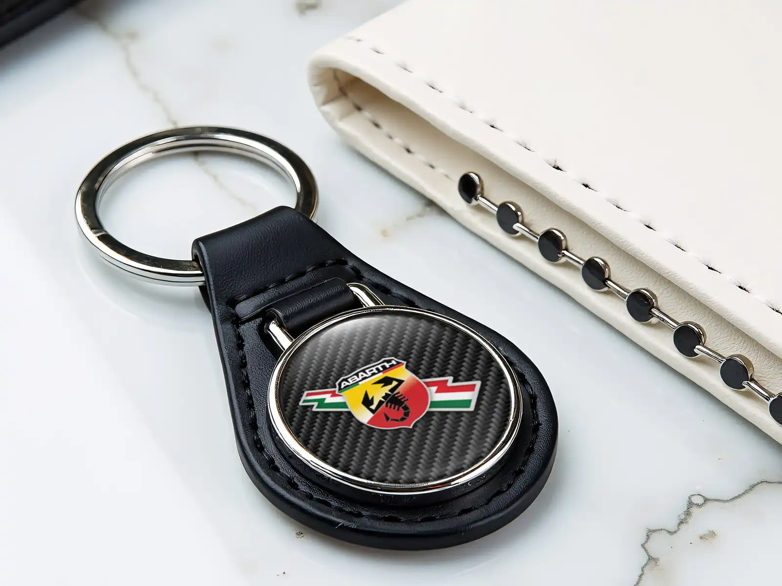 Fiat Abarth Funda de Llave Cuero Robusto Premium Brillo